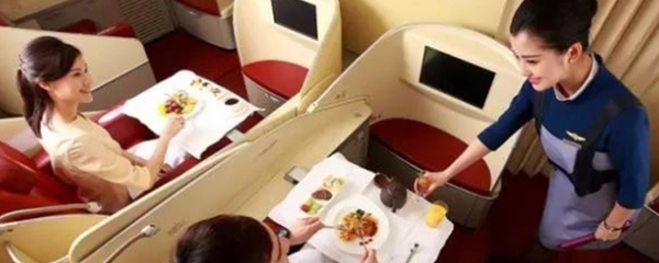 飛機上的正餐服務 為什么乘客能享用機上餐食？